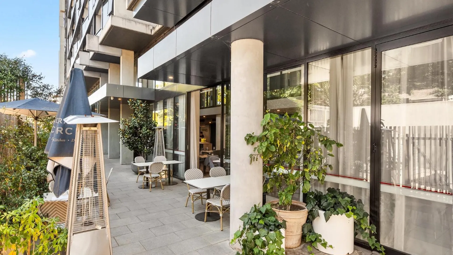 Central 1-Bed Apartment With Pool And Gym Access Canberra