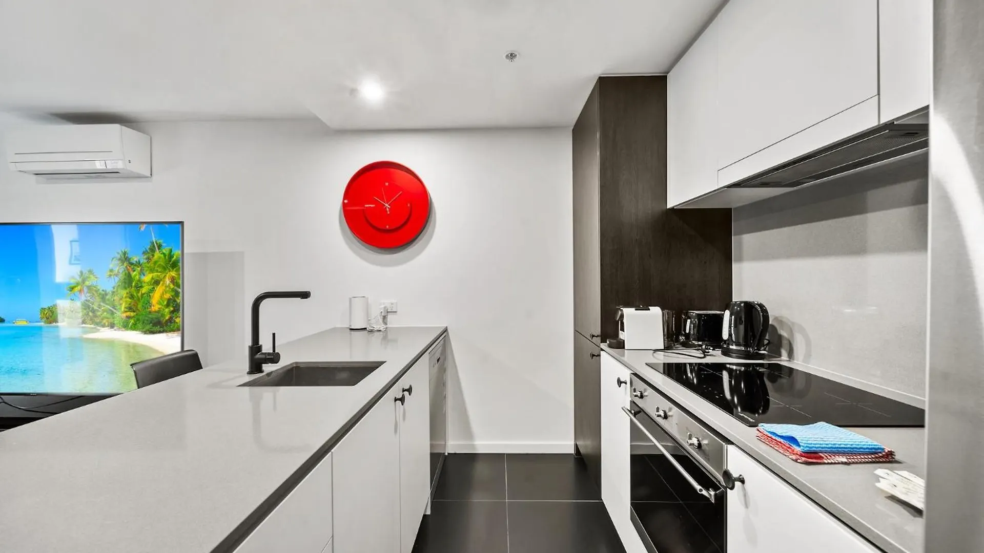 Central 1-Bed Apartment With Pool And Gym Access Canberra Australia