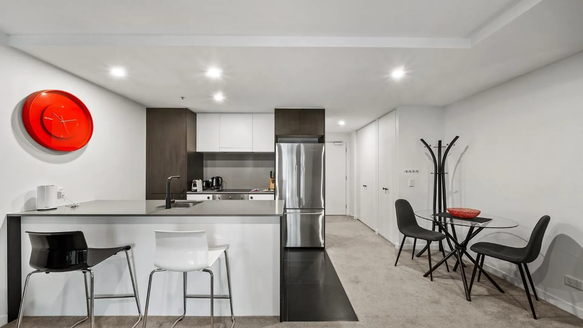 Central 1-Bed Apartment With Pool And Gym Access Canberra